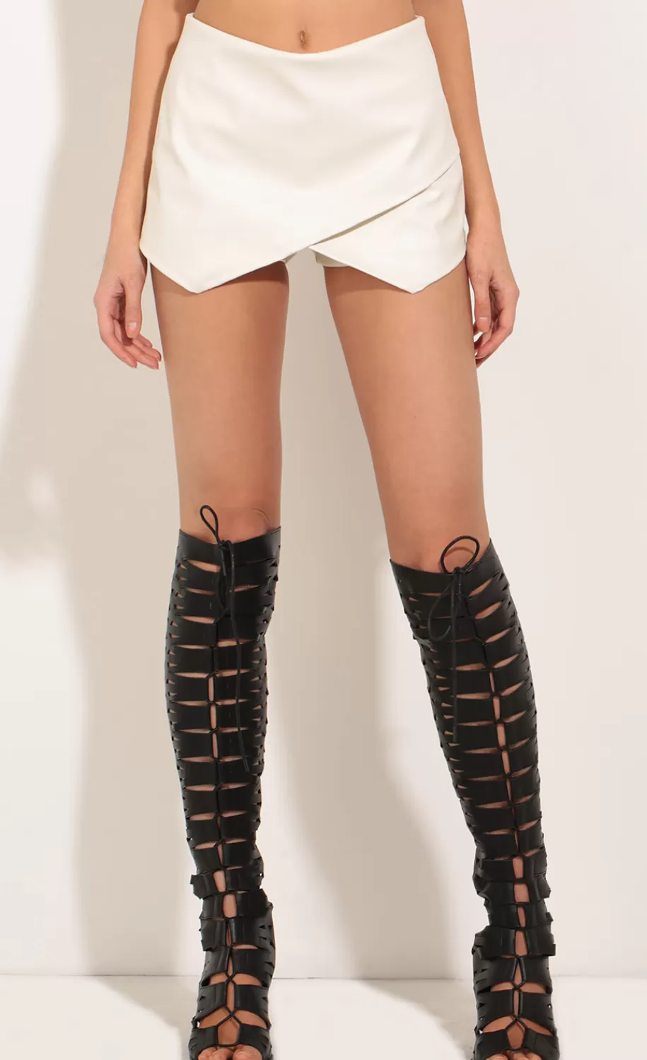 Faux Leather Skort In Ivory^LUCY IN THE SKY Hot